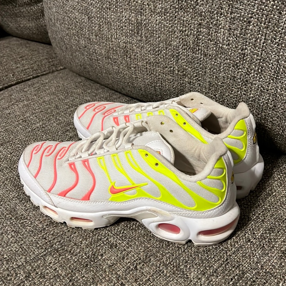 - 🌼 Nike Tn air max size 8